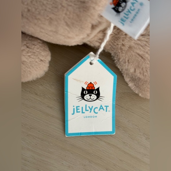 Jellycat Small Bashful Beige Bunny - Picture 7 of 9